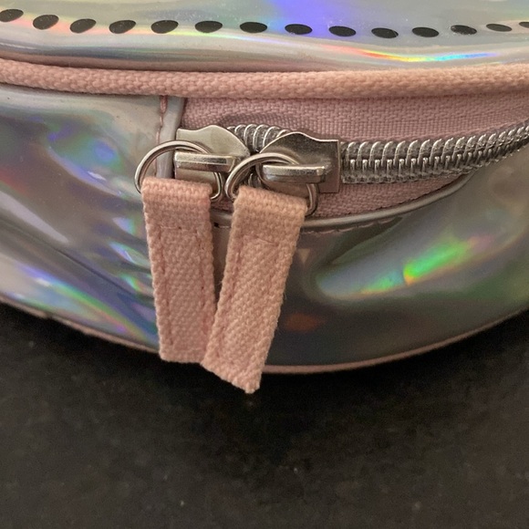 Round metallic makeup bag - Picture 3 of 4